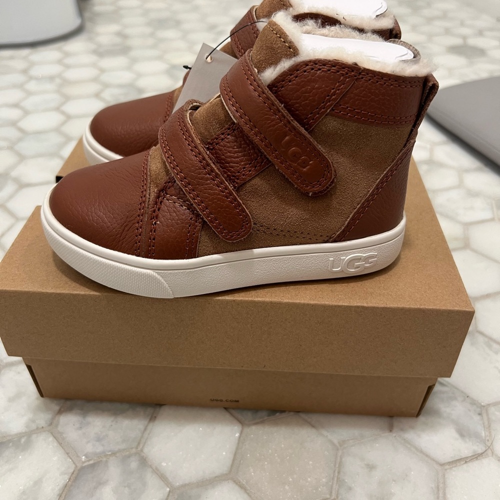 NWT- UGG Toddlers’ Rennon II Weather Sneaker